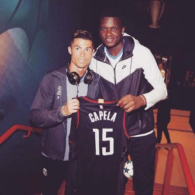 詹杜迎第44次交手！詹姆斯常规赛19胜10负季后赛5胜9负（詹杜即将迎来第44次对决：詹姆斯常规赛19胜10负，季后赛5胜9负）