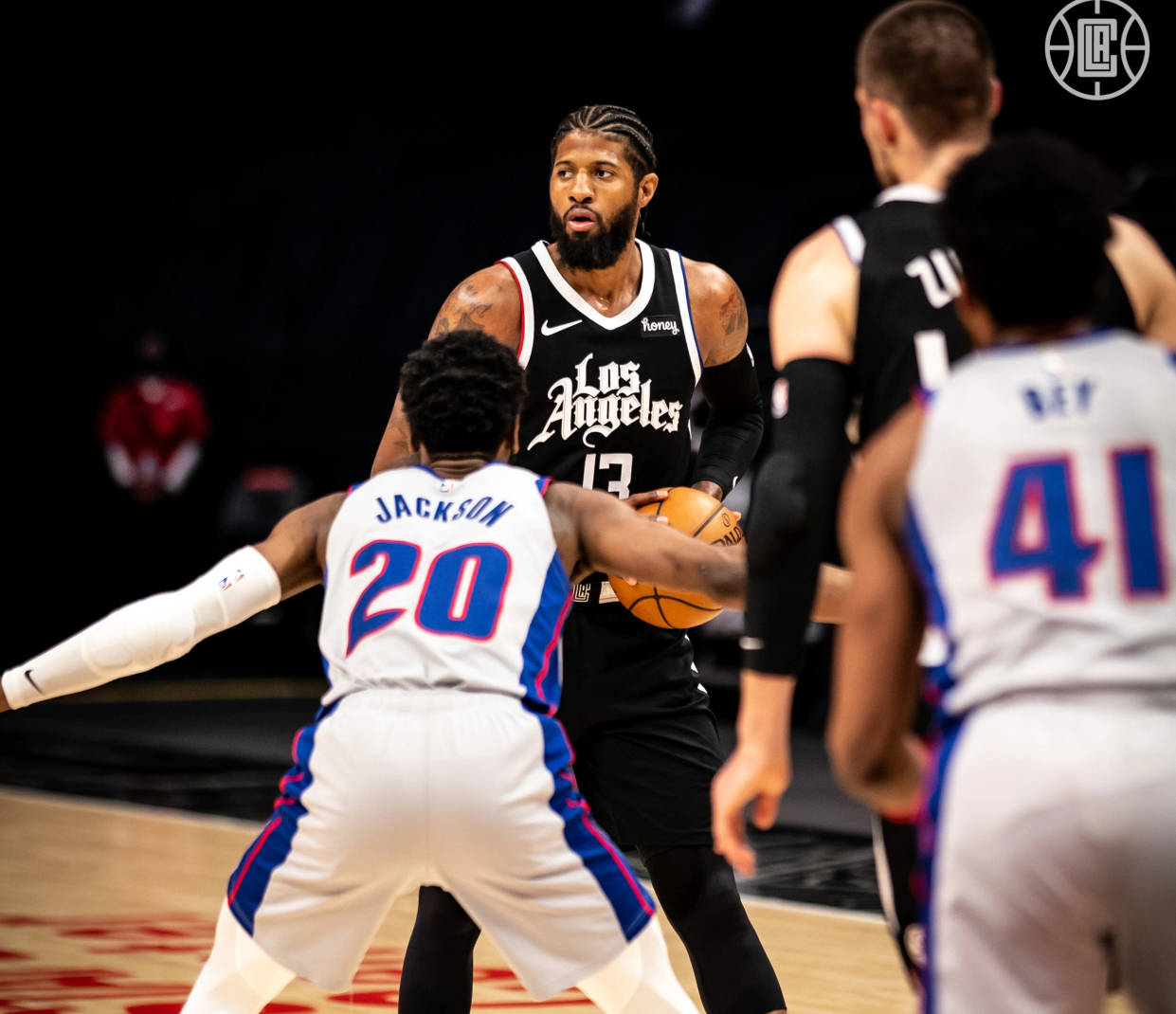 罗马诺：伊萨克受伤影响利物浦冬窗决策，1月或进行补强（罗马诺：伊萨克伤情或改变利物浦冬窗计划，1月或将引援补强）