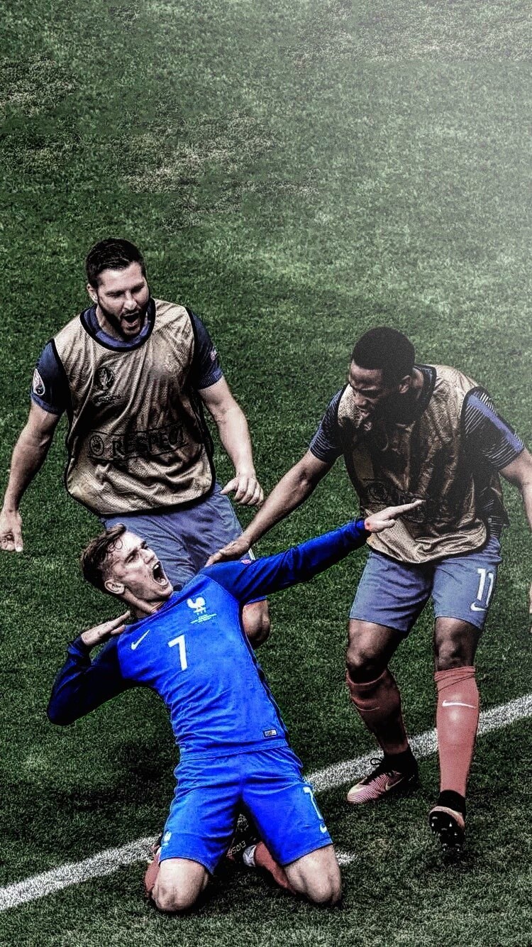 天空：利物浦正领跑格伊争夺战，其次便是拜仁的关注（天空：利物浦领跑格伊争夺战，拜仁紧随其后）