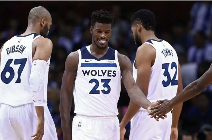 405次！梅西超越普斯卡什，独享足球历史助攻第一人荣誉（405次助攻里程碑！梅西超越普斯卡什，独占足坛历史助攻王）