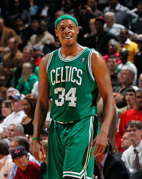 能攻能传表现不错！卡姆·斯潘塞替补5中4&三分2中2拿到10分5助（替补卡姆·斯潘塞高效发力：5投4中、三分2中2，砍下10分5助攻）