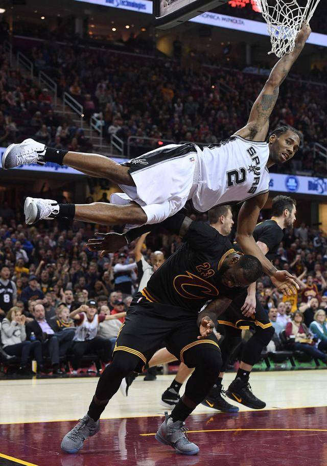 邮报：奥纳纳和埃托奥长期有矛盾；姆伯莫预计是喀麦隆新队长（报道：奥纳纳与埃托奥积怨已久，姆伯莫有望出任喀麦隆新队长）