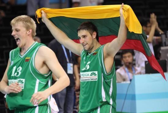 剑南春｜多特1-0奥格斯堡，吉拉西破门，两队全场总计2射正（剑南春｜多特1-0力克奥格斯堡，吉拉西制胜，双方全场仅2次射正）