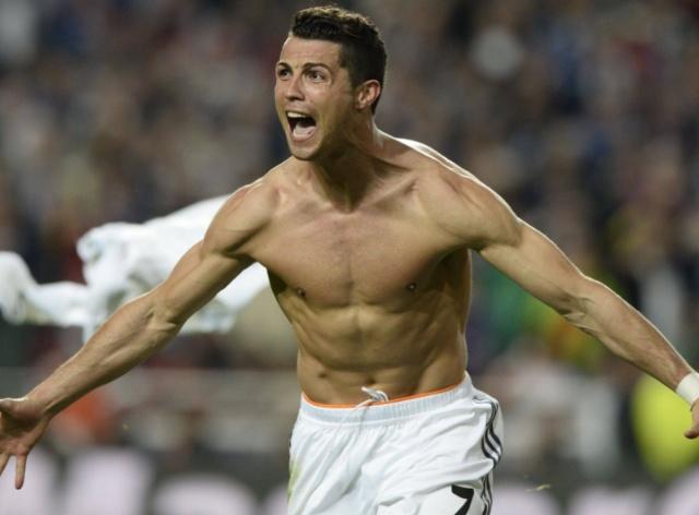 惨败国安后亚泰球员贺一然被自家球迷辱骂，他做出手势回击（惨负国安后，亚泰球员贺一然遭本队球迷辱骂，以手势回敬）