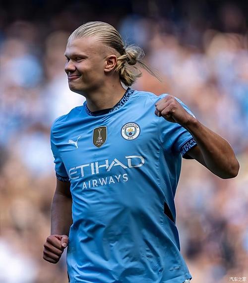 武磊受邀出席上海徐汇区足球超级联赛开幕式，并宣布比赛开幕（武磊亮相上海徐汇区足球超级联赛开幕式，宣布赛事启动）