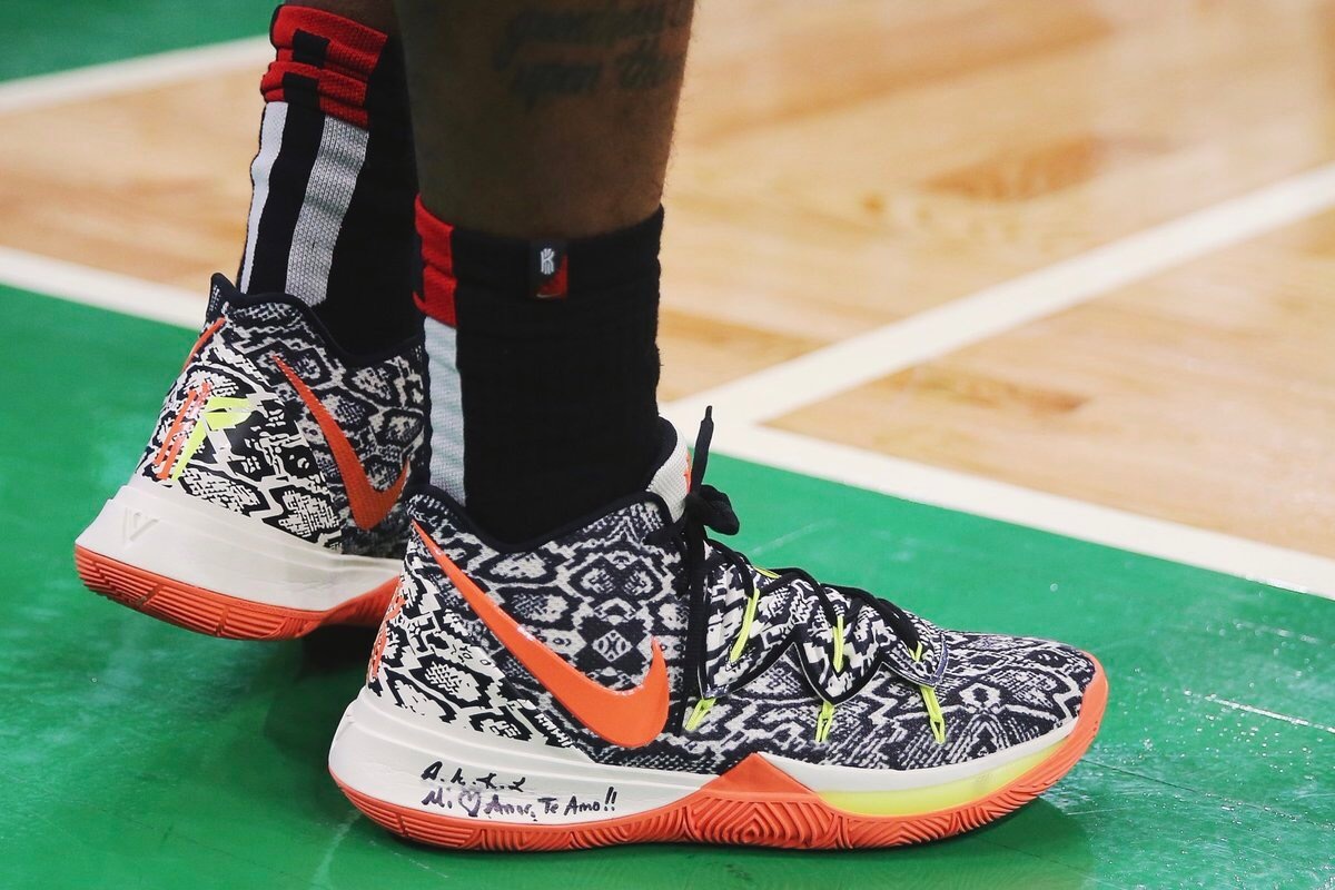 克里斯·邓恩的精彩表现：飞奔拼抢，彰显运动精神（克里斯·邓恩高光时刻：疾奔拼抢，尽显体育精神）