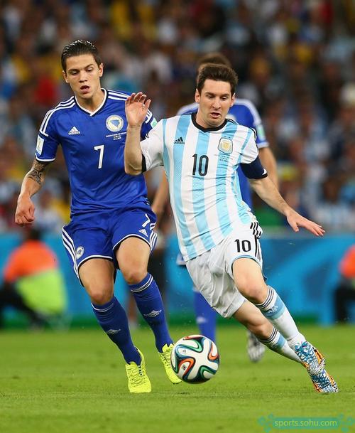 贺希宁三分11中6，空砍全场最高27分（贺希宁三分11投6中，轰全场最高27分仍无力回天）