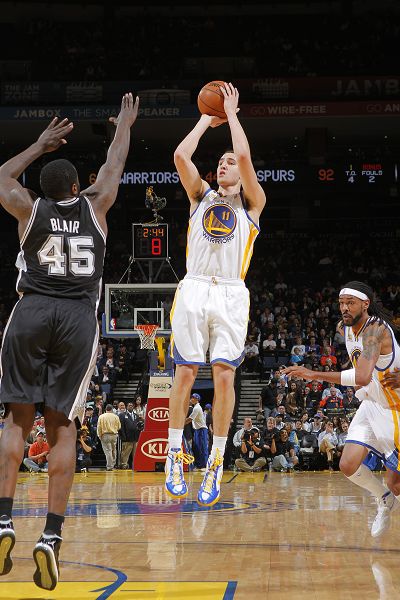 克里斯·保罗：坦然面对人生转折 ，珍惜与家人相伴时光（克里斯·保罗：从容拥抱人生转变，珍藏与家人相伴的岁月）