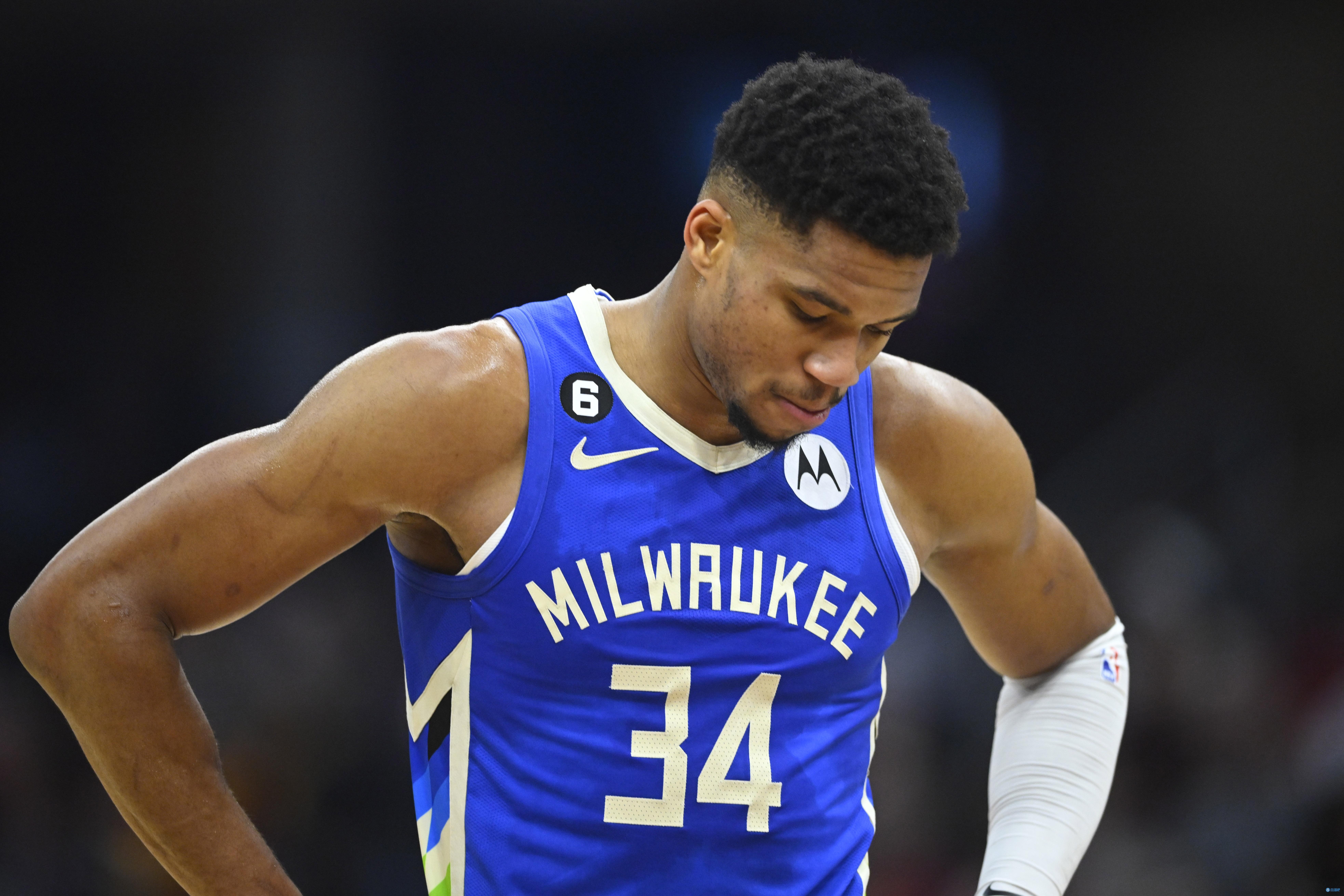 时隔34年维京队再夺挪超冠军，球迷冲入球场内疯狂庆祝（维京队暌违34年重夺挪超桂冠，球迷涌入球场狂欢）