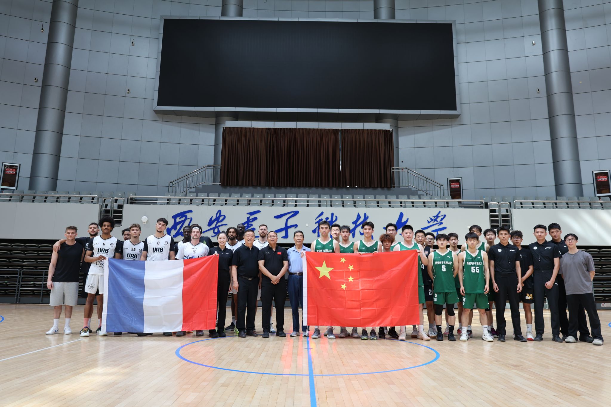 赫塔费主帅：我们球员缺乏经验，若两人一起倒地就不必离场治疗（赫塔费主帅称球队经验不足：两人同时倒地无需离场治疗）