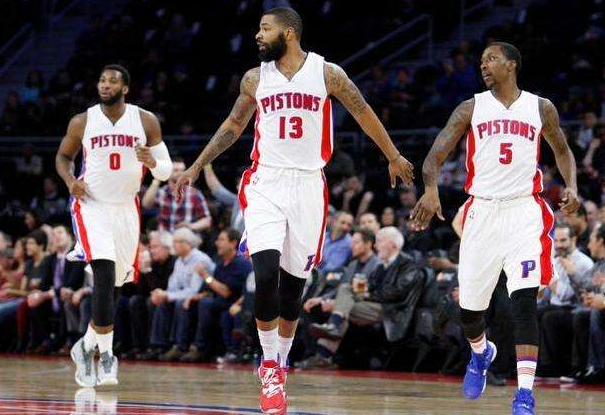 外网之声 ｜ 雷霆遭马刺三杀跌落神坛，文班亚马已化身终结者（外媒热议｜马刺三度击溃雷霆神话破灭，文班亚马化身终结者）