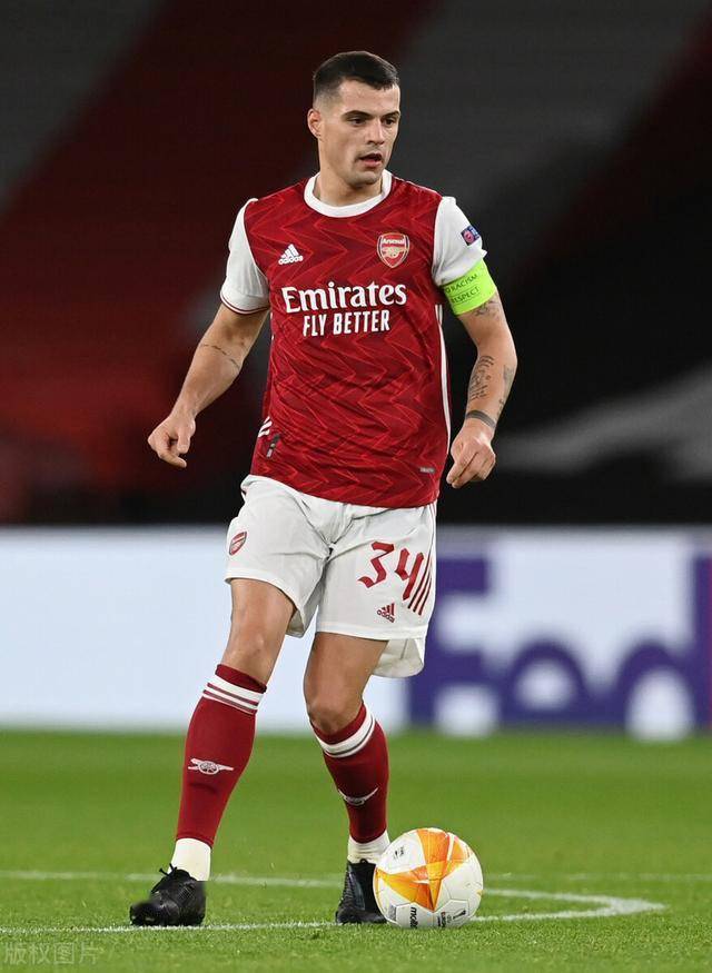 姆巴佩速度突破 防线全面告急（姆巴佩闪电突进 后防线告急）